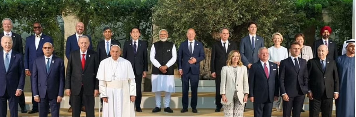 Global leaders pose for memorable family photo at G7 Outreach Session
