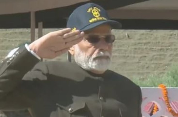 PM Modi honours Kargil War heroes on 25th Vijay Diwas