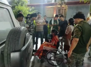 तेज रफ्तार कार का कहर, आधा दर्जन से अधिक लोग घायल