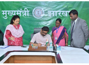 लोकतंत्र को मजबूत बनाने की अपील, मुख्यमंत्री हेमंत सोरेन ने भरा एन्यूमरेशन फॉर्म