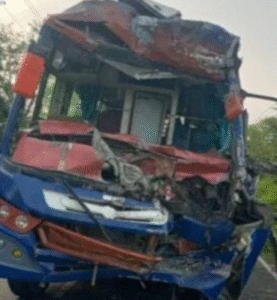 बाबाधाम से लौट रहे श्रद्धालुओं पर टूटा कहर! कोडरमा में बस-ट्रक भिड़े, 3 श्रद्धालुओं की मौत
