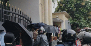 प्रोजेक्ट भवन का दरवाजा बंद, CGL पास अभ्यर्थी सड़क पर; नौकरी रद्द होने से मचा बवाल
