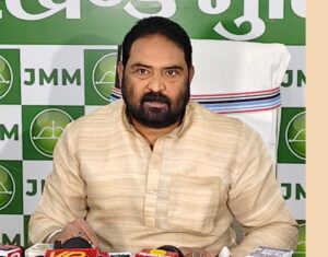 भाजपा नेताओं को छात्रों के कंधे पर बंदूक रखकर राजनीति करने की आदत छोड़ देनी चाहिए : विनोद कुमार पांडेय