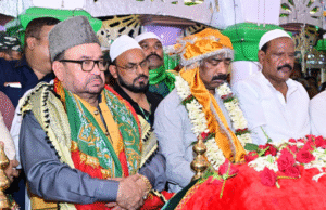 रिसालदार बाबा की मजार पर हेमंत सोरेन ने की चादरपोशी, राज्य की खुशहाली और अमन-चैन की मांगी दुआ