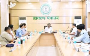 मुख्यमंत्री ने नगर विकास और सड़क निर्माण योजनाओं की समीक्षा की