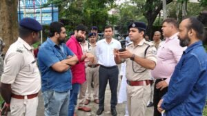दुर्गा पूजा को लेकर रांची में सुरक्षा और ट्रैफिक की तैयारियां तेज: प्रशासन अलर्ट, पंडालों का लिया जायजा