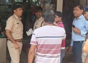 अपर बाजार में चोरों का धावा, कई दुकानों में सेंधमारी से कारोबारियों में आक्रोश