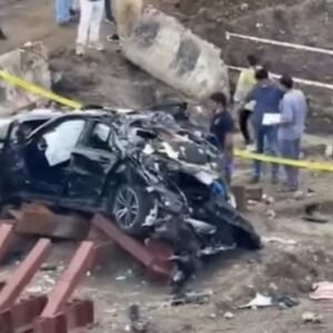 मुंबई कोस्टल रोड पर तेज रफ्तार BMW पुल से नीचे गिरी, तीन की मौत; एक गंभीर