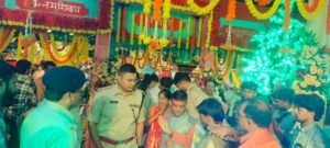 दुर्गा पूजा को लेकर रांची पुलिस अलर्ट, ग्रामीण इलाकों के प्रमुख पूजा पंडालों का वरीय पुलिस अधीक्षक ने किया निरीक्षण