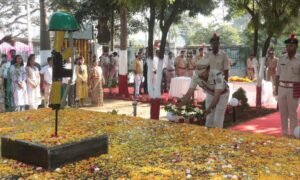 शहीद संस्मरण दिवस पर शहीद पुलिसकर्मियों को दी गई भावभीनी श्रद्धांजलि, परिजनों का हुआ सम्मान