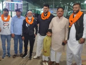 उमराह के मुकद्दस सफर पर रवाना हुए हटिया के मुबारक खान
